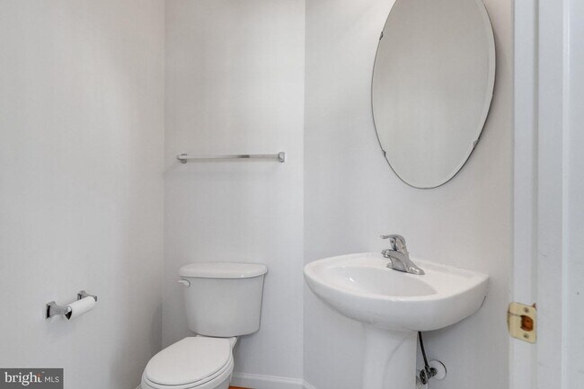 Building Photo - 15809 Bobolink Dr