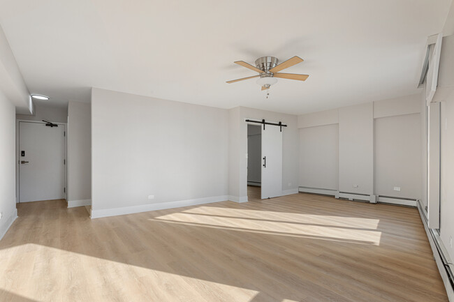 Foto del edificio - 6166 N Sheridan Rd