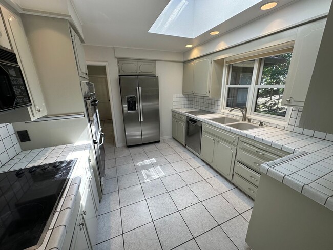 Foto del edificio - 3 Bed 3 Bath, Orinda Home, Close To BART