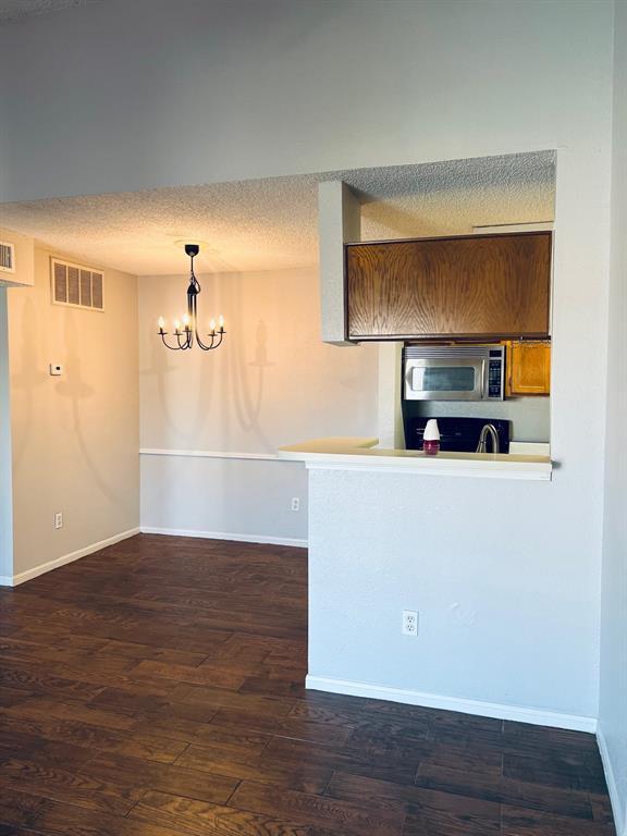 Foto del edificio - 3770 Lovers Wood Ln