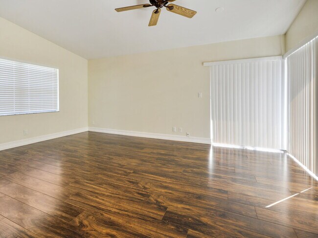 Foto del edificio - 21020 Woodspring Ave