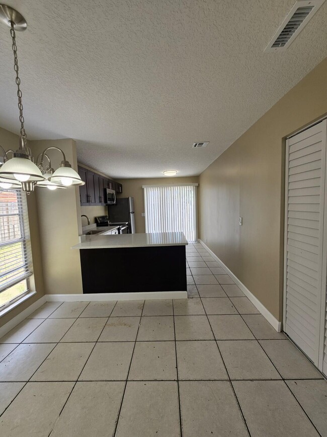Building Photo - 4876 Orleans Ct