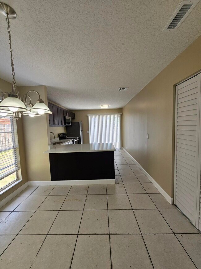 Foto del edificio - 4876 Orleans Ct