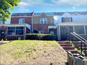 Building Photo - 317 35th St NE