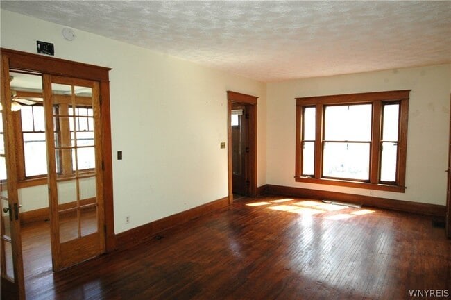 Building Photo - 145 Summit St