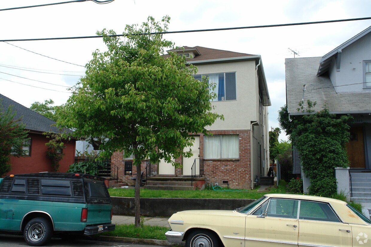 Building Photo - 1648 Russell St