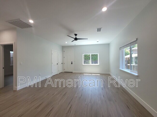 Building Photo - 1221 Uptown Alley