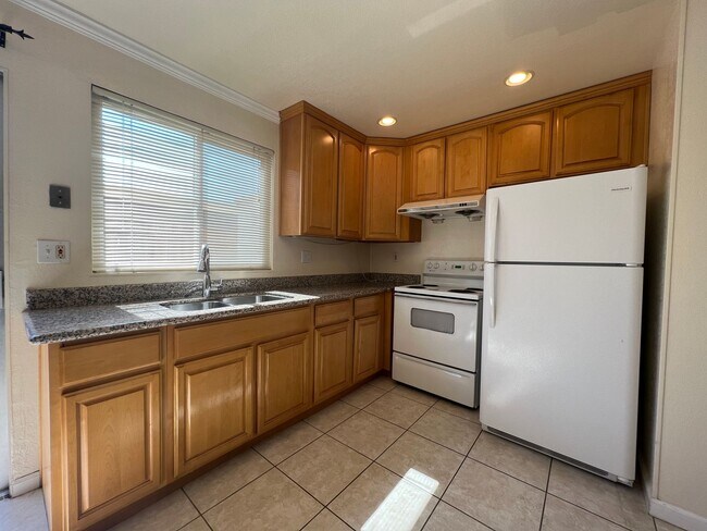 Building Photo - Bright Updated 2 Bedroom 1.5 Bath North San Jose Condo
