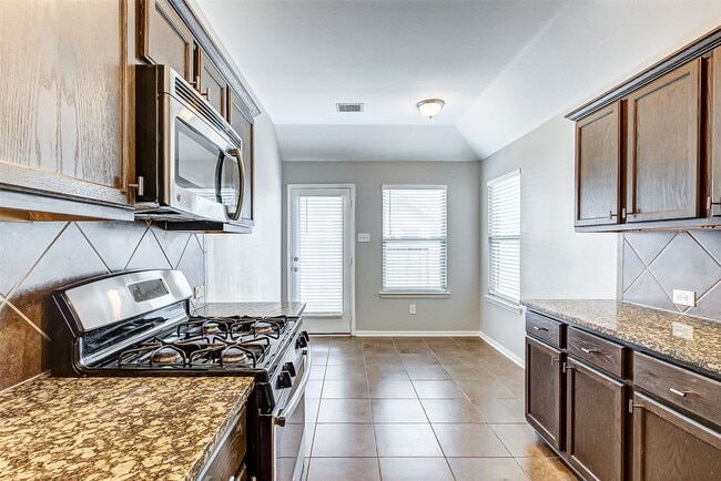 Building Photo - 12943 Pecan Shores Dr