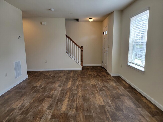 Foto del edificio - 726 Farmwood Ln