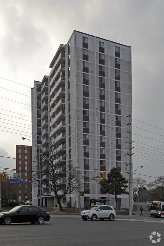 Photo du bâtiment - Westdale Apartments