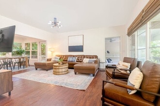 Building Photo - 318 SW 27th St