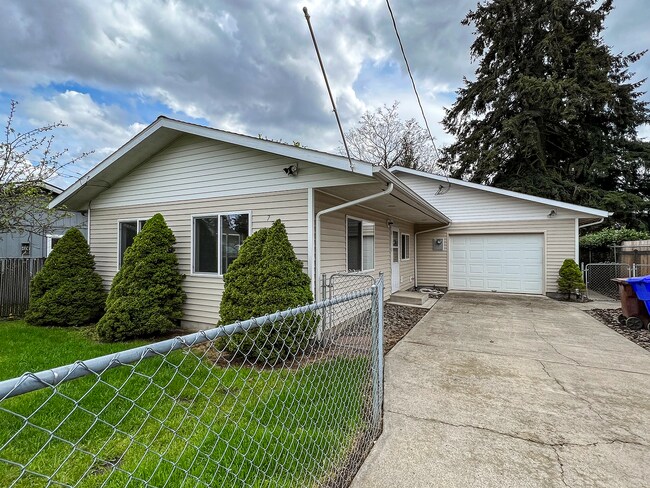 Photo - Immaculate 3-bed, 2-bath Ranch~Newly Renov... House