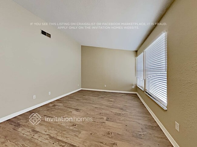 Building Photo - 979 N Jerico Dr