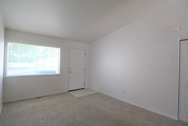 Building Photo - 1386 Brown St