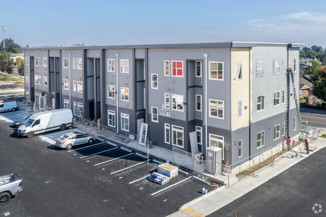 Building Photo - Candlelight - New Modern Scappoose Apartme...