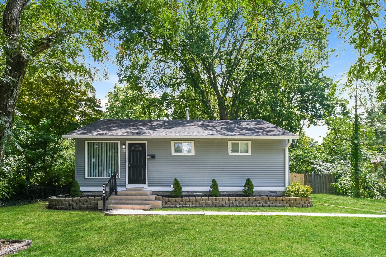 Foto principal - 2203 E 67th St