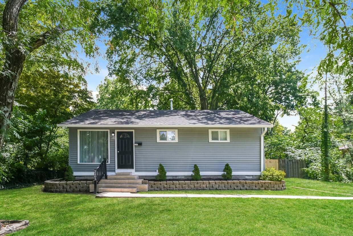 Primary Photo - 2203 E 67th St