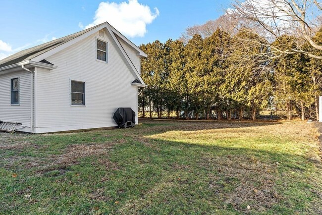 Foto del edificio - 443 Old Fall River Rd
