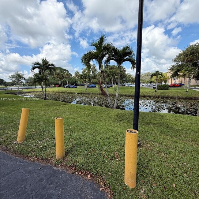 Foto del edificio - 9440 Tangerine Pl