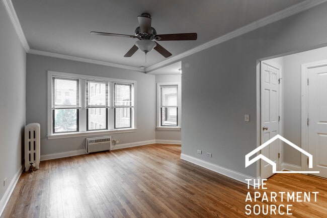 Building Photo - 742 W Addison St