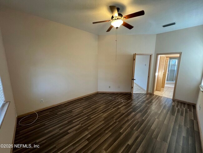 Foto del edificio - 2024 Hovington Cir W