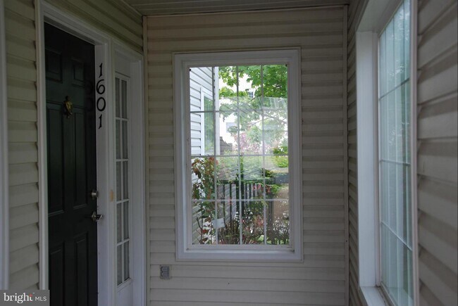 Foto del edificio - 6607 Netties Ln