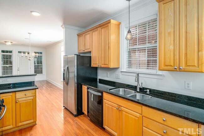 Building Photo - 635 Highpark Ln