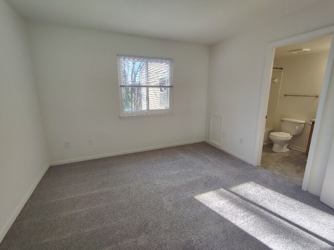 Foto del edificio - 600 Reusens Rd