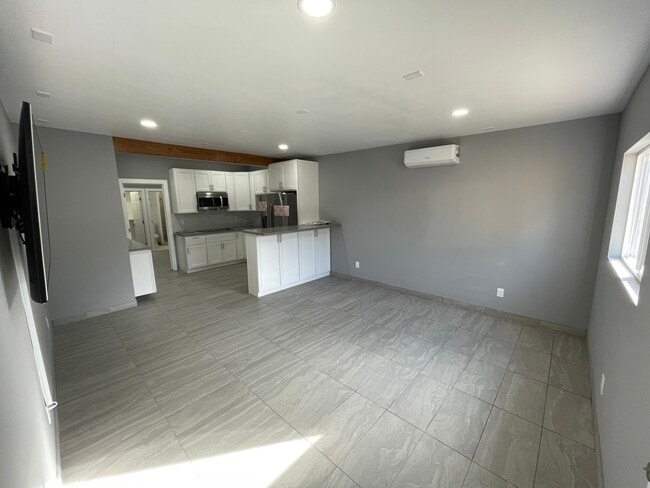 Building Photo - 16220 Schoenborn St