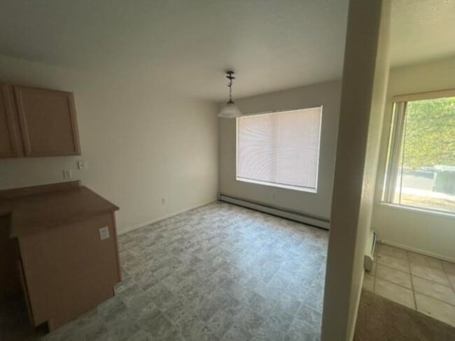 Foto del edificio - Duplex Near CMU with New carpet
