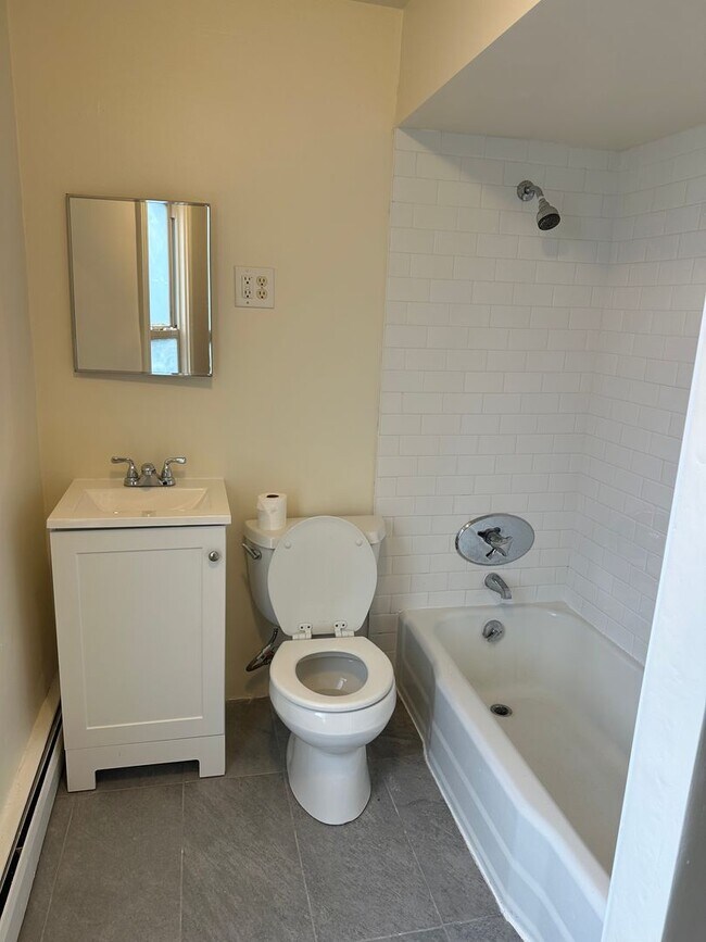 Foto del edificio - Nicely updated, pet friendly 1 bed near Porter Square in Cambridge!