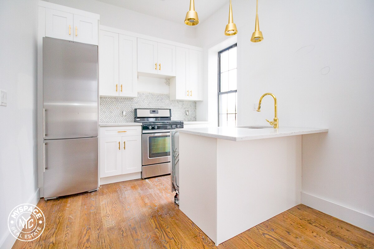 Foto principal - 852 Rogers Ave