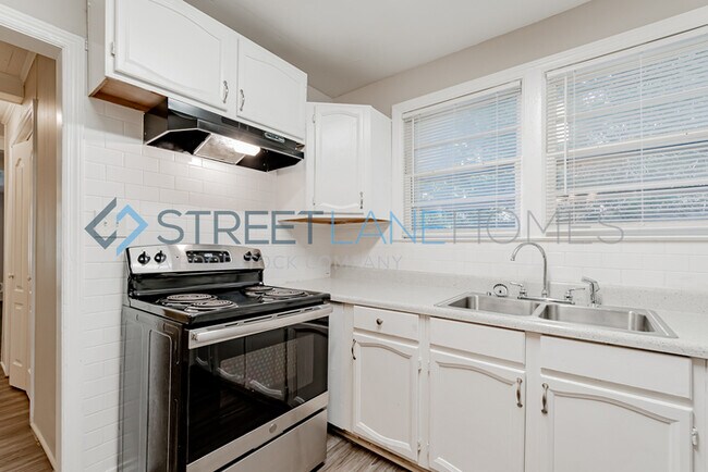Building Photo - REDUCED!