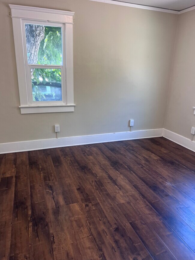 Foto del edificio - 2512 E 3rd St