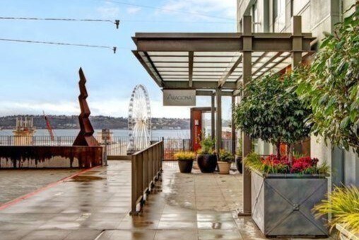 Shares driveway with Four Seasons Hotel - 98 Union St