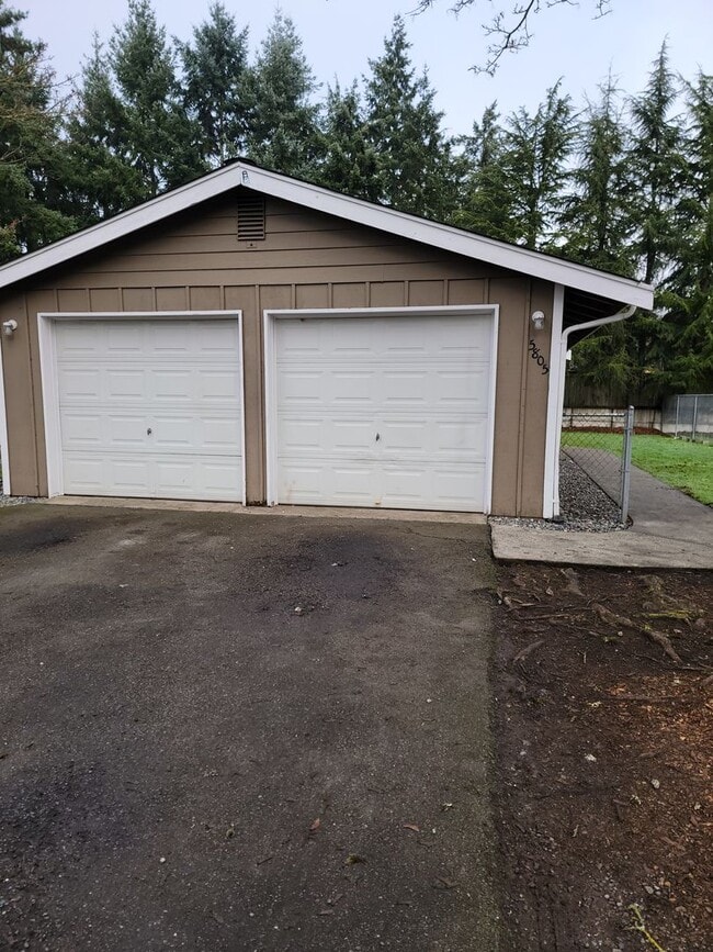 Building Photo - 5805-07 Mt Tacoma