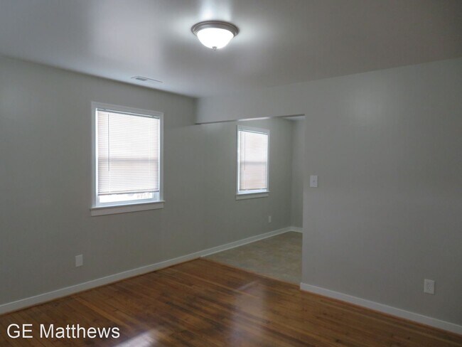 Building Photo - 3 br, 1 bath House - 327 S. 13th Avenue