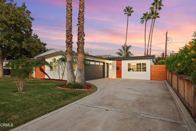 Foto del edificio - 1318 N Beachwood Dr
