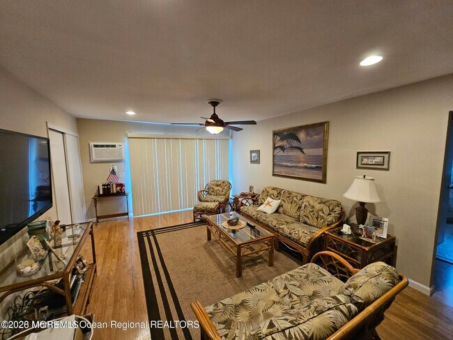 Foto del edificio - 1187 E Ocean Ave