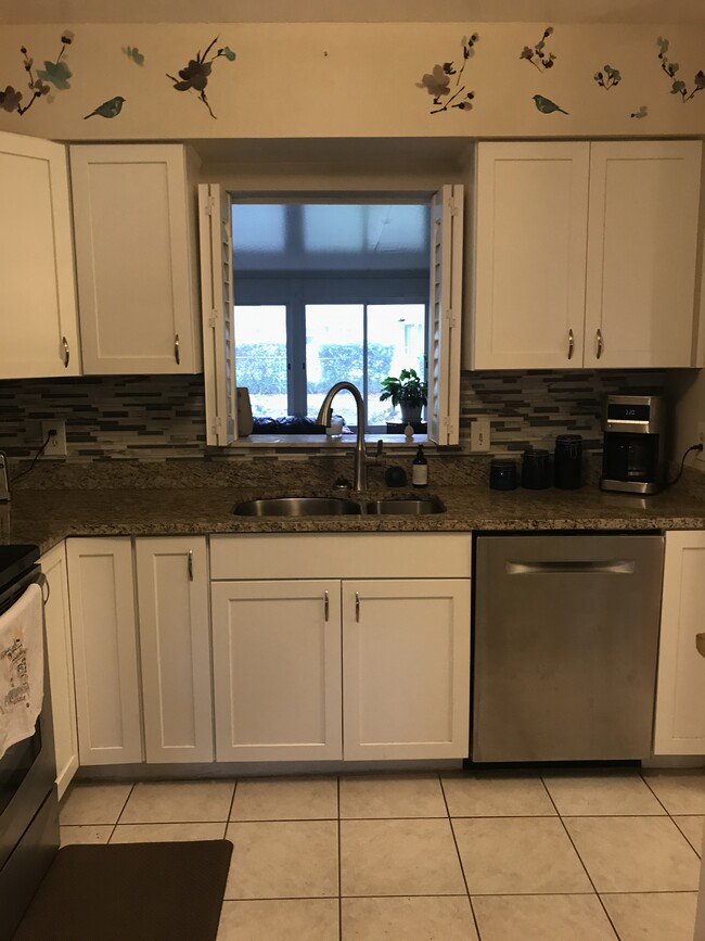 kitchen - 12721 Sebring Blvd