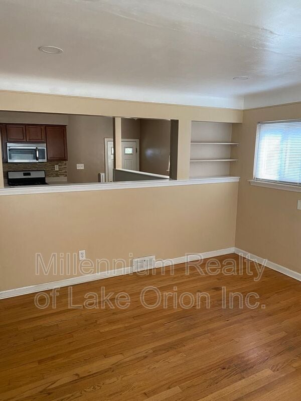 Building Photo - 24586 Roxana Ave