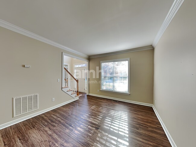 Foto del edificio - 199 Laurel Glen Dr