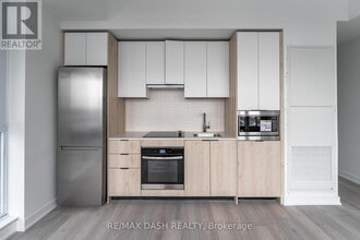 Building Photo - 1007 The Queensway