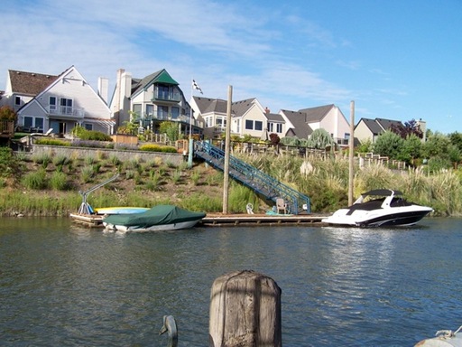 Building Photo - 526 N Tomahawk Island Dr