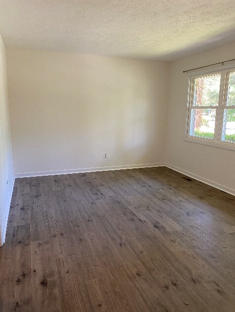 Building Photo - 3 Bedroom 2 Bathroom one level home.