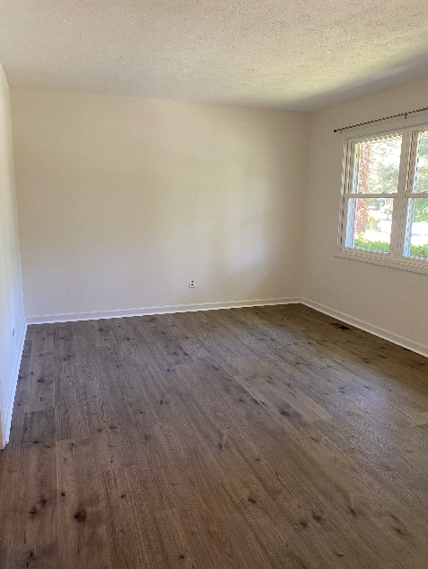 Building Photo - 325 Comet Dr