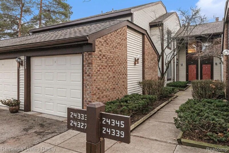 Primary Photo - 24333 Evergreen Rd