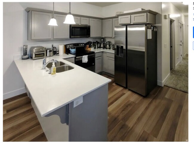 Building Photo - Prime Location Condo