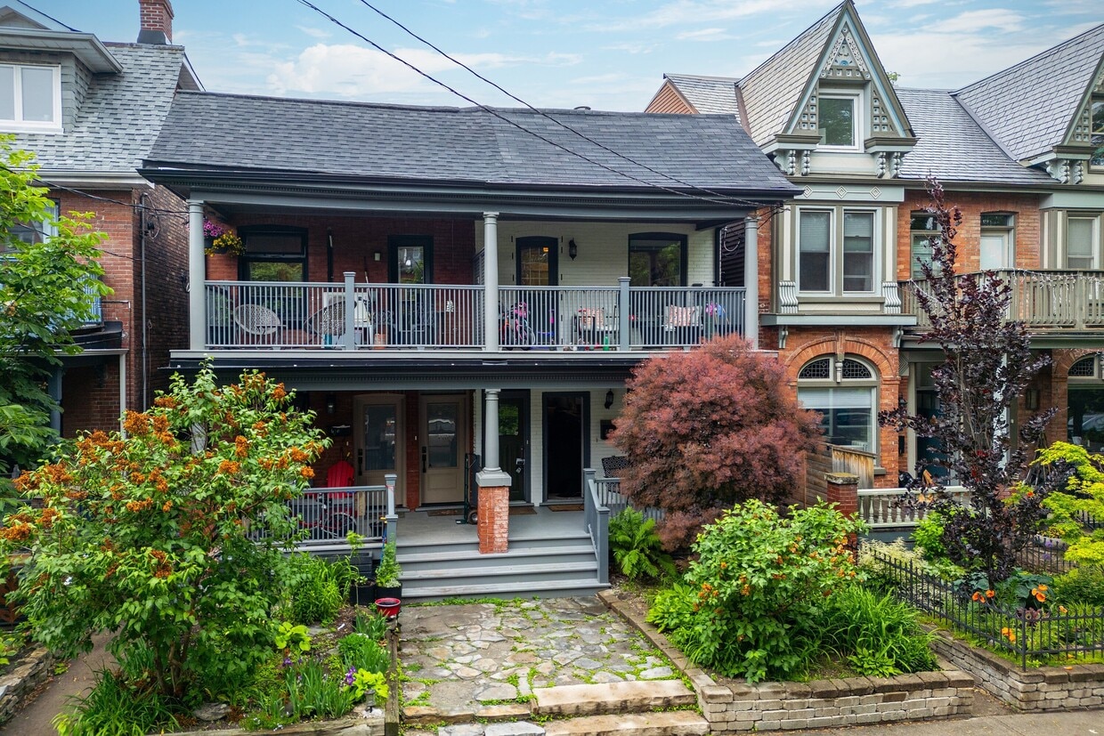 Primary Photo - 412 Wellesley St E